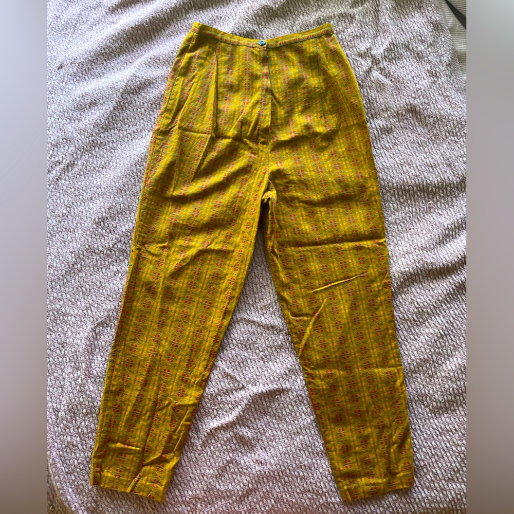 Vintage patterned straight leg pants! Super funky retro pattern and style